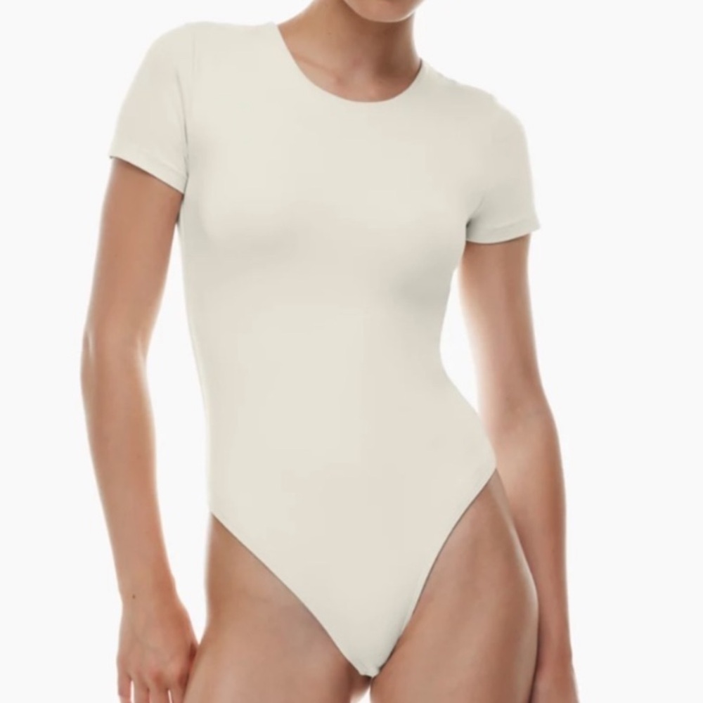 ARITZIA BABATON CONTOUR CREW WHITE SAND BODYSUIT SIZE SMALL